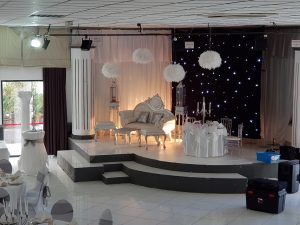 Louer une salle de réception pour un mariage avec une scènes à Marseille