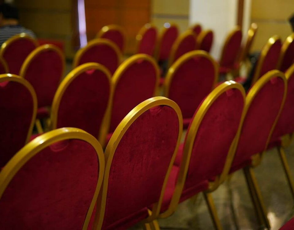 salle modulable de 60 à 2000 personnes pour une réunion d'entreprise à Marseille