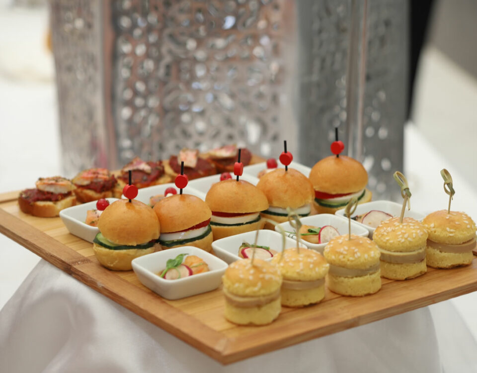 Un cocktail ou buffet des entrées salées pour l'organisation de votre mariage ou évènement d'entreprise à Marseille, au Florida Palace